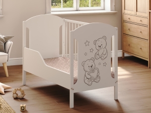 Białe łóżeczko dziecięce Hugo Nest 60x120 z nadrukiem misiów