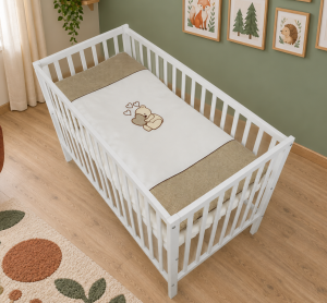 Beżowy zestaw pościeli Classic Nest do łóżeczka niemowlęcego 120x60 – widok z góry
