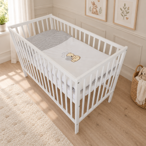 Łóżeczko niemowlęce Classic Nest 120x60 z szarym zestawem pościeli – widok z góry