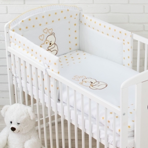 Ochraniacz do łóżeczka z haftowanym misiem i złotymi sercami