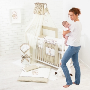 Pościel do łóżeczka w ciemną beżową krateczkę w zestawie z łóżeczkiem i materacem