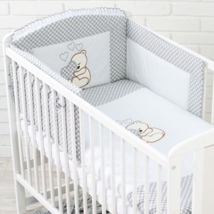 Ochraniacz na szczebelki zabezpieczający przed urazami.