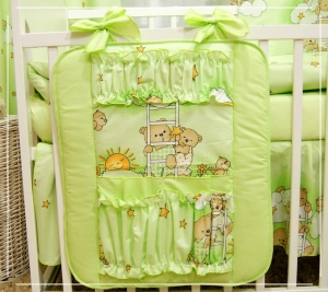 Zielony, modny przybornik do łóżeczka dziecięcego