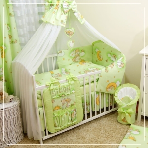 Baldachim w komplecie pościeli zapewniający dziecku ochronę przed światłem i owadami.