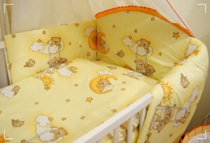 Ochraniacz do łóżeczka - modny i tani